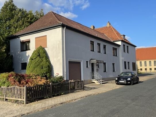 attraktiver Gebäudekomplex mit Mehrfamilienhaus, Gastgewerbe und Einfamilienhaus