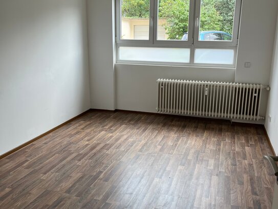 WG 6, 1 Zimmer kostet 580 euro Kalt Miete.