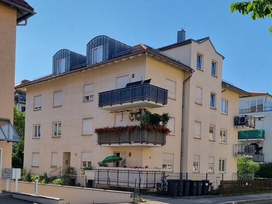 gemütliche 2-Zimmer- Wohnung mit großem Eckbalkon