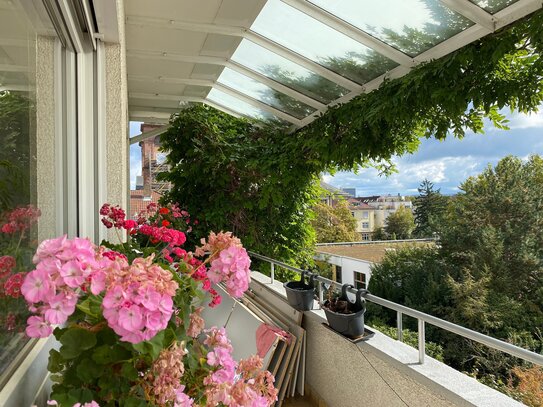 Schöne 2 Zimmer Wohnung mit großer Wohnküche und überdachtem Balkon zu vermieten