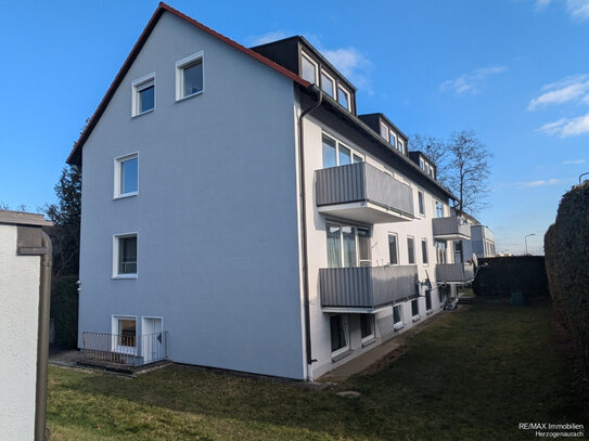 Helle 4-Zimmer-Wohnung mit Balkon, Einbauküche und Garage