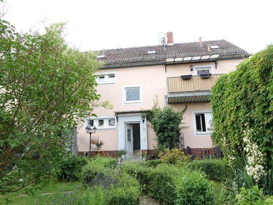 großzügige DHH mit Einliegerwohnung, Carport, Gartenhaus, Kamin