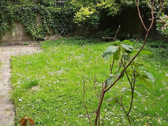 Schöne 2 Raum Wohnung mit eigenem Garten