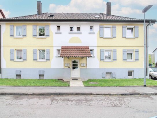 Renovierungsbedürftig: Schöne 2-Zimmer-Wohnung mit großem Balkon und TG-Stellplatz