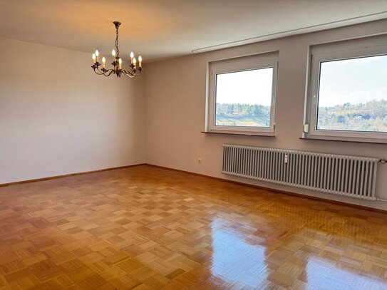 Helle und großzügige 5-Zimmer-Wohnung mit Balkon, Tiefgarage und optimaler Raumaufteilung!