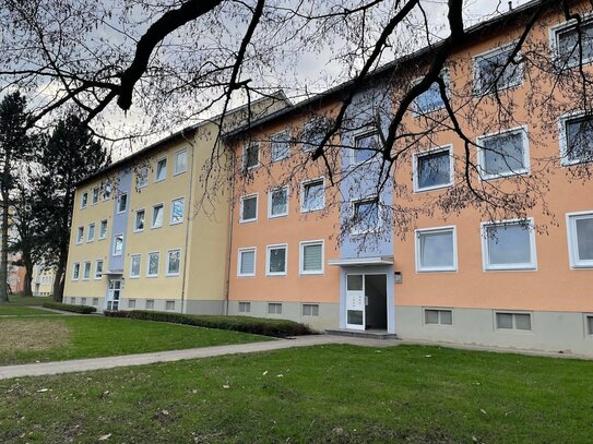 WWS - geräumige und renovierte DG-Wohnung mit WBS im Herforder Westen