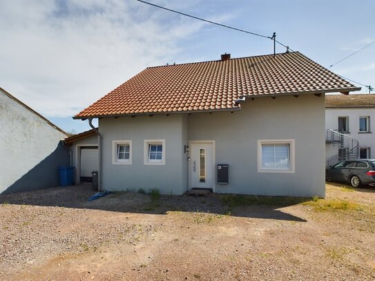 Merzig-OT: Wunderschönes Familienheim, ca. 190 m² Wfl., mit luxuriösem Touch und hohem Freizeitwert