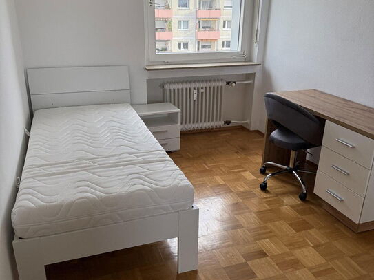 Vollmöblierte und kernsanierte WG-Zimmer in der Karlsruhe-Weststadt