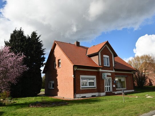 Stilvolles Wohnhaus mit kleiner Werkstatt und Garage