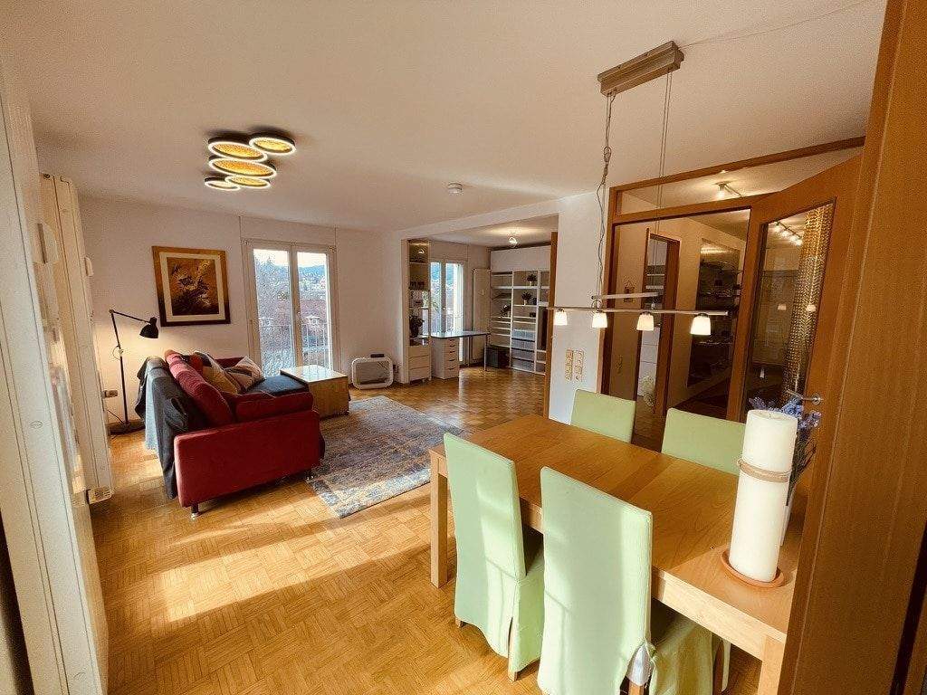 2,5 Zimmer-Wohnung mit Traumaussicht und Sonnenbalkon zu vermieten