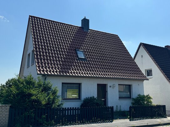 Freistehendes Einfamilienhaus mit Garage in sehr beliebter Wohnlage - Helmstedter "Gartenstadt"