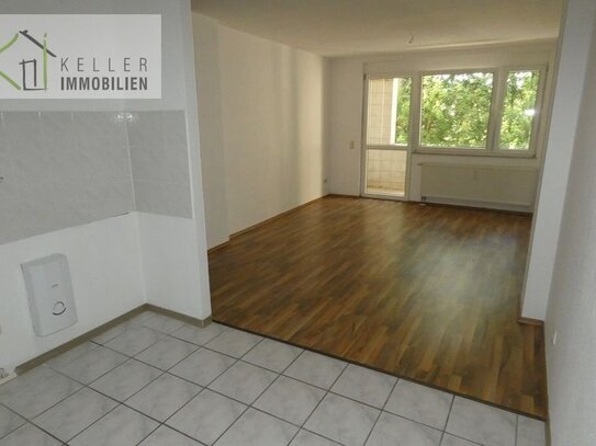 Ruhig gelegene 3-R-Wohnung mit Balkon, Aufzug, PKW-Stellplätze im Hof