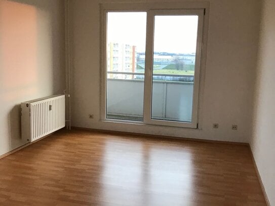 Schöne 4-Zimmer-Wohnung mit Balkon + EBK