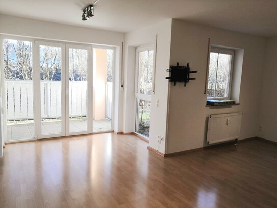 Kleine helle Wohnung mit Südterrasse ab 01.04.25