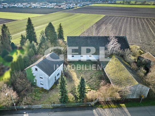 Ehemalige landwirtschaftliche Hofstelle am Ortsrand von Aiterhofen