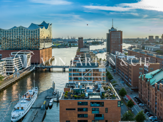 Den Hafen vor der Tür, die Elbphilharmonie im Blick.