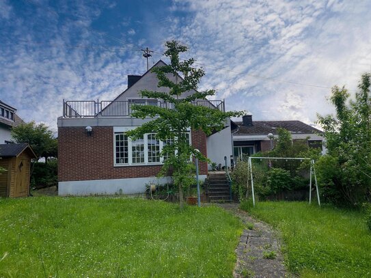 Einfamilienhaus mit ELW und schönem Gartengrundstück in ruhiger Wohnlage