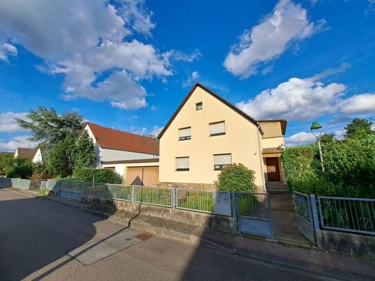 Mannheim-Waldhof: Freistehendes Haus auf großem Grundstück mit Doppelgarage u. schönem Garten-Blockhaus.