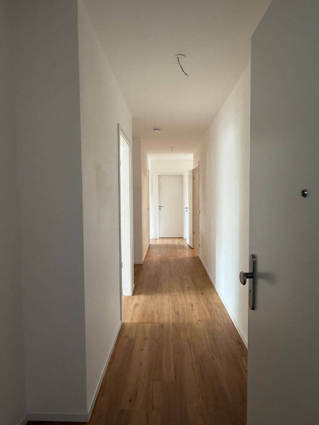 Großzügige 3-Zimmer-Dachgeschosswohnung mit Einbauküche, Terrassen und Keller inklusive! - Photo 1