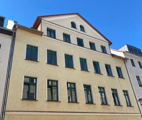 Wohnen in Buckau, in großer 2 Raum Wohnung mit Balkon.