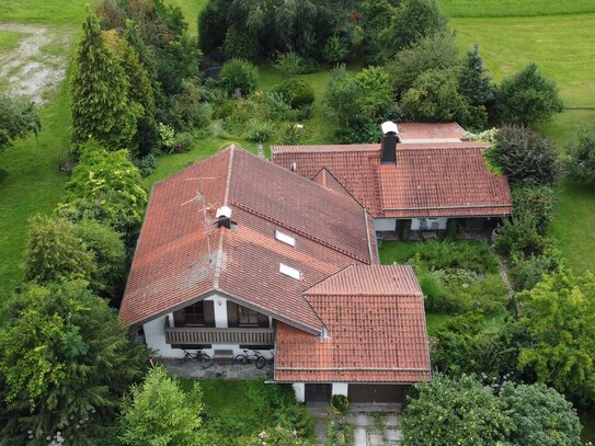 Landhaus in ruhiger sonniger Lage mit großzügigem Garten und Werkstatt - zusätzliches Baufeld