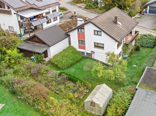 PROVISIONSFREI - Freistehendes, großes Haus mit tollem Garten, Garage und Einliegerwohnung