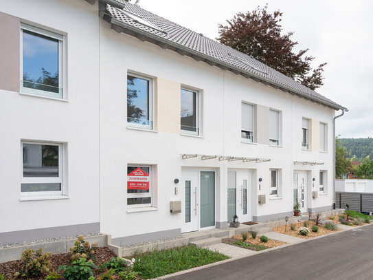 TOP! Ab ins Eigenheim! NEUBAU Reihenmittelhaus mit Garage + Stellpl. + EBK - in bester Wohnlage!