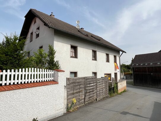 Renditeobjekt (>7% p.a.) in Wiesenfelden. Gepflegtes Mehrfamilienhaus mit Nebengebäude