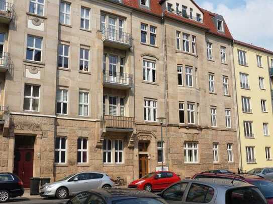 Dresden-Striesen - Große 2-Zimmerwohnung mit Balkon und Parkettboden