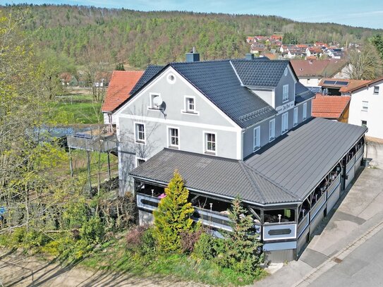 RESERVIERT! Gaststätte mit großer Terrasse, Multifunktionales Anwesen, Wohnen und Business, Drei-Parteien-Haus, 100 m z…