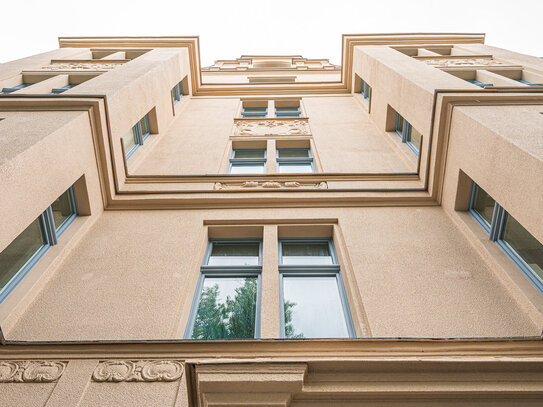 Atlbau in Charlottenburg - 2-Raumwohnung mit Loggia und Dielenboden