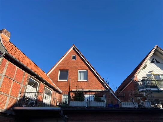 Wohnen in der Allstadt! Große 3 Zimmer Wohnung mit Dachterrasse.