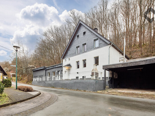 Charmantes Wohnhaus mit Appartement und sehr großer Garage