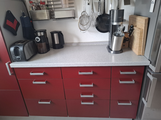 Helle und moderne 3-Zimmer-Wohnung mit Balkon und EBK in ruhiger Wohnlage im Grünen Nürberg-Ortsteil Höfen