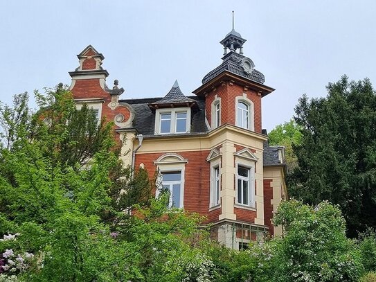 malerische Villa in bester Lage mit Elbtalblick in Niederlößnitz