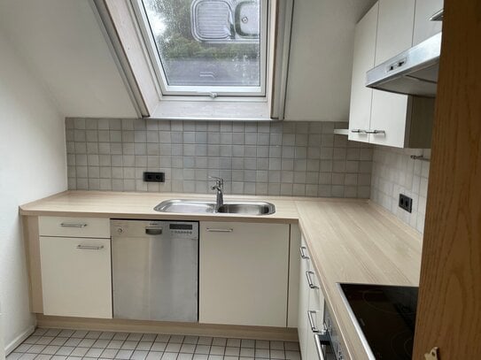 Schöne 3,5-Zimmer-Wohnung mit versetzten Wohnebenen, separatem Eingang und Balkon in Aurachtal-Falkendorf