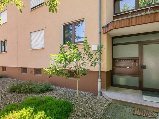 Helle 3 Zi-Dachgeschosswohnung mit Balkon und Garage - sofort frei!