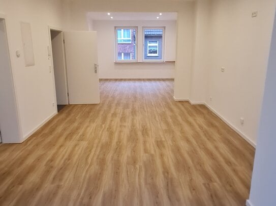 °°° Offen geschnittene, große 2,5 Zimmer-Wohnung mit Balkon°°°