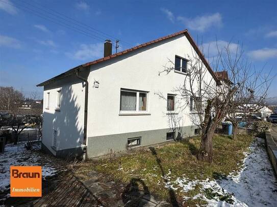 Charmantes 2-Familienwohnhaus in ruhiger Wohnlage mit großem Grundstück in Aldingen