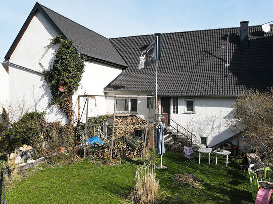 6 Zimmer plus Platz für Büro, Studio... Haus mit viel Potenzial und großem Garten