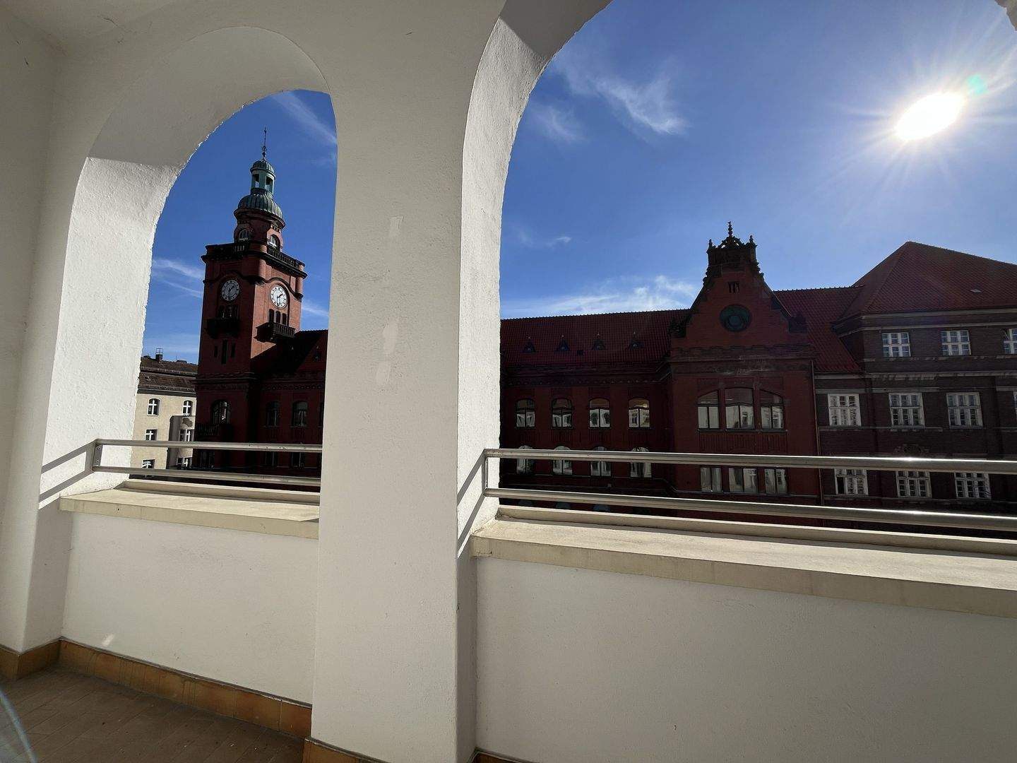 Großzügige Wohnung im historischen Altbau, modernisiert, Loggia und Balkon, zwei Bäder - Foto 1