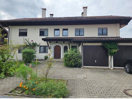 Schöne gepflegte 2 Zimmer Mansardenwohnung