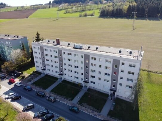 Schöne Drei-Raum Wohnung mit Balkon 2 Kaltmieten Bergsteigerrabatt!