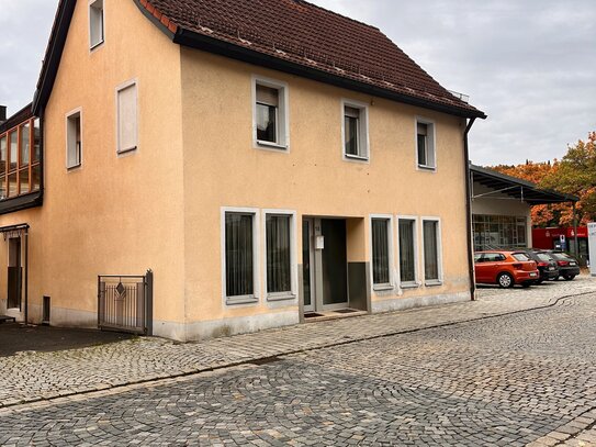 Haus mit Gewerbeanteil mitten in Rosenberg