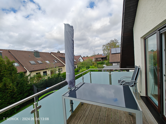 89129 Langenau / Schöne, helle 3-Zi.-DG-Whg., 1. OG, ca. 80 m², EBK, Vinyl, West-Balkon, Garage. Ab 02.01.2025