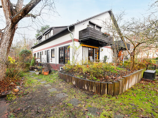 Reiheneckhaus bahnhofsnah in Zehlendorf - Mit Keller, Einbauküche, Kamin, Rollladen, Balkon u.v.m.