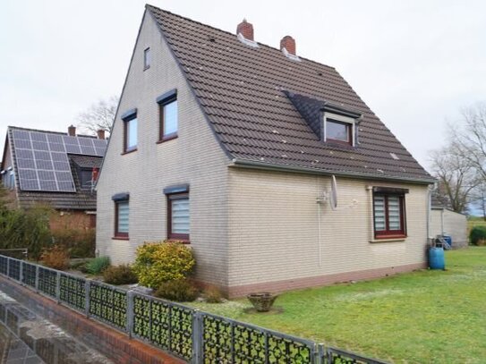 Schönes freistehendes 1 Fam.Hs.4-5 Zi. 106m² Duschbad, großer Garten, 4 Abstellräume, Stellplatz