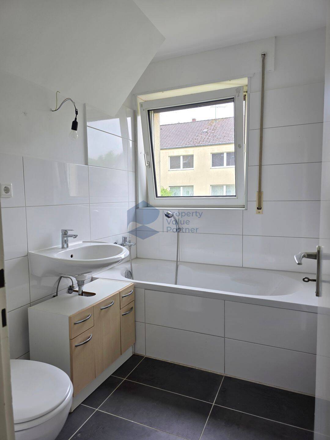                                                               3-Zimmer-Erdgeschosswohnung mit S&uuml;dwest-Terrasse                                                       in Bergen (Traunstein)