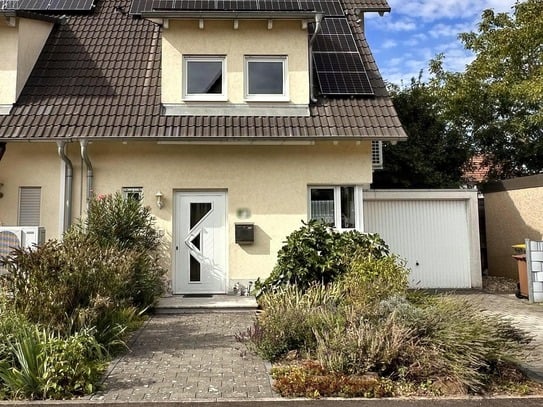 Ihr Traumhaus mit Zukunft Moderne Doppelhaushälfte mit Hightech-Energieversorgung, Garten und Garage