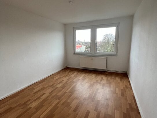 Geräumige 4-Raum Wohnung mit Balkon in zentraler Lage